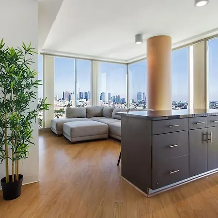 Lovely Upscale High Rise Private Parking & Pool Apartamento